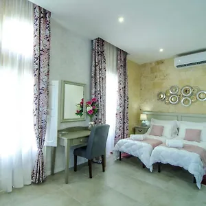https://santa-lucia-b-b-suite.hotelssaintjulians.com